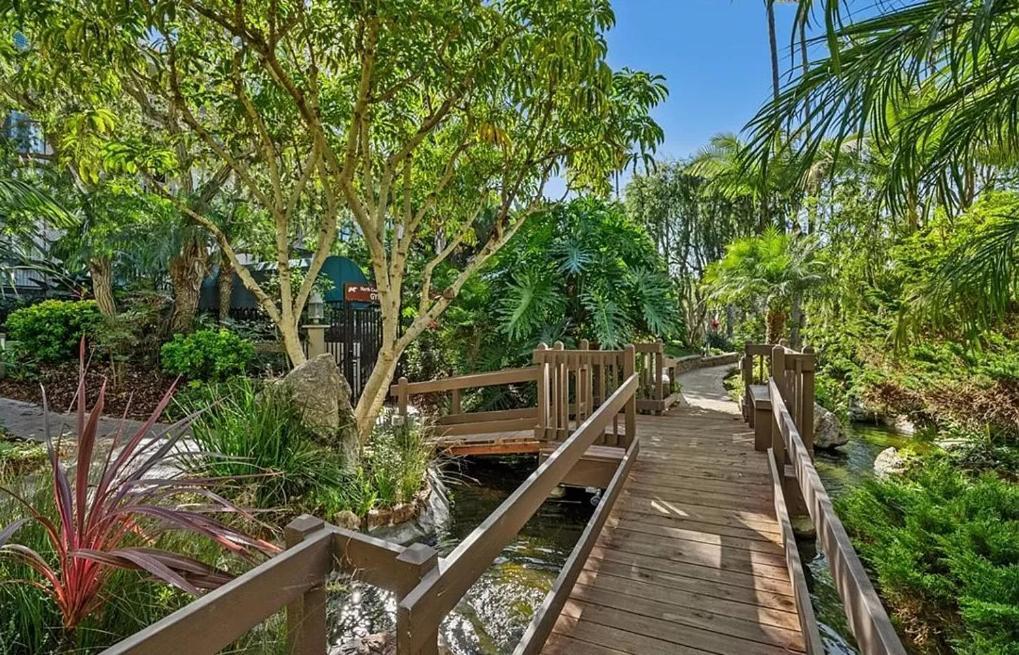 Oceanview Retreat - Steps To The Beach And 2 Pools Oceanside Exterior photo